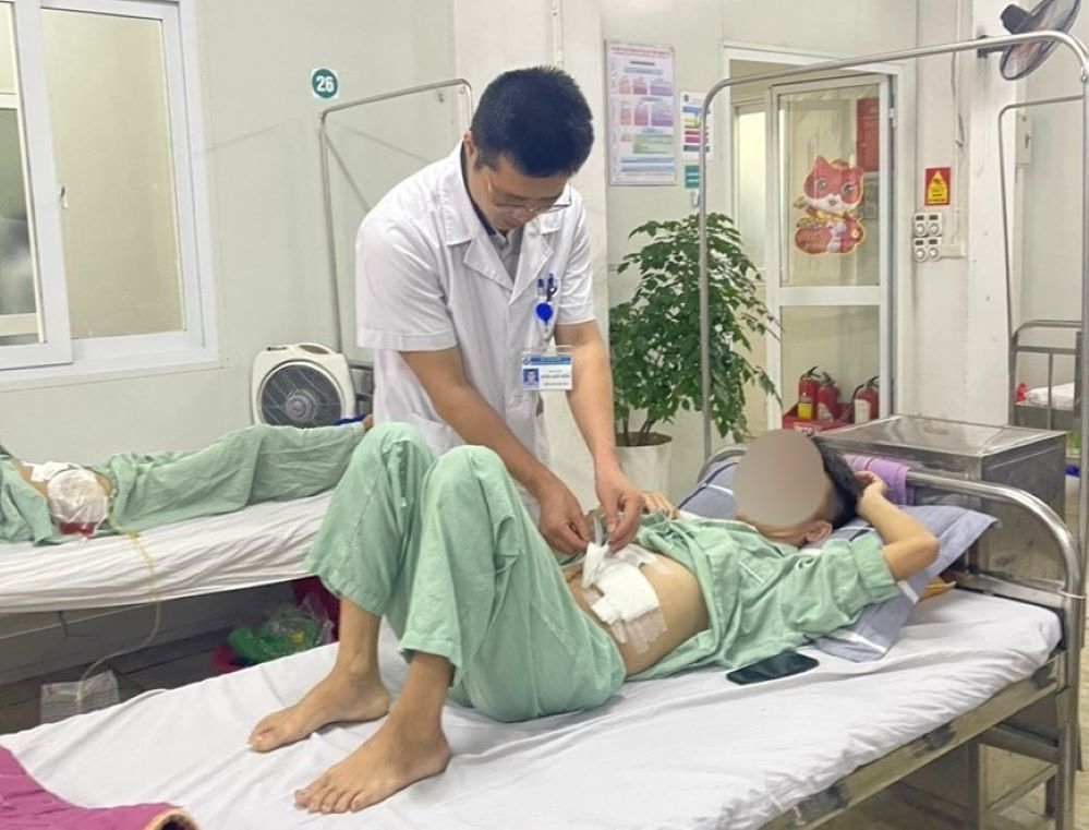 Cứu sống bệnh nhân bị dao đâm thấu bụng phức tạp